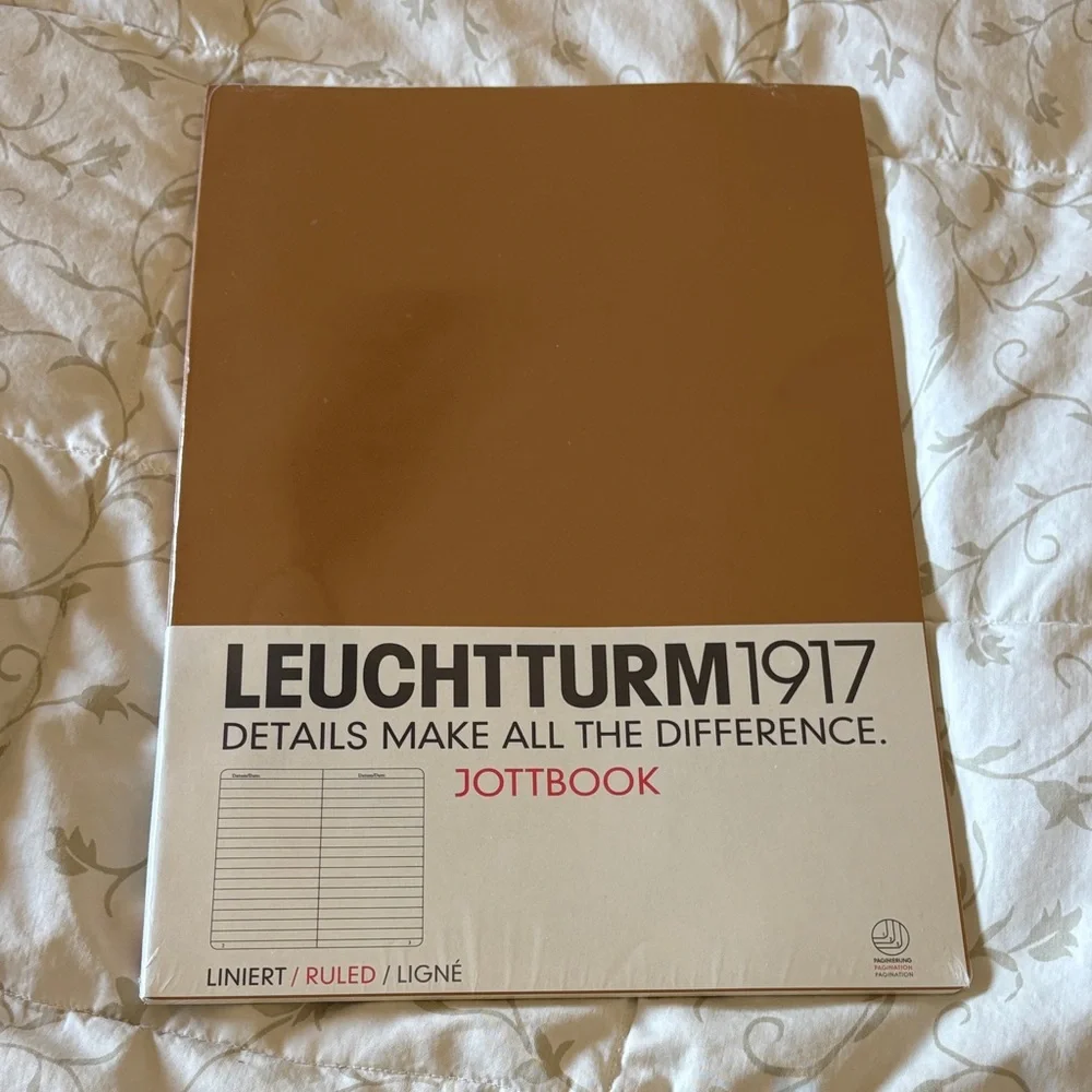 Leuchtturm Jottbook A4 (210x297) 60 pages, 16 pages perforated, ruled, caramel‎